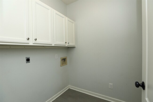 Building Photo - 24603 Haigshire Dr