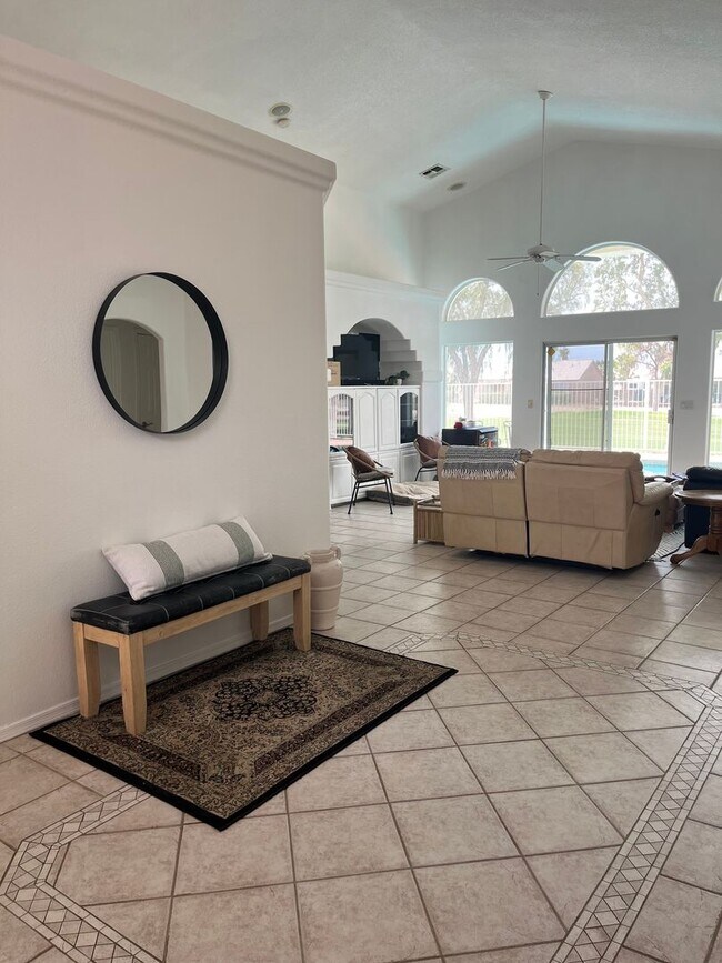 Building Photo - WINTER VACATION RENTAL - 3 Bedroom/2 Bath