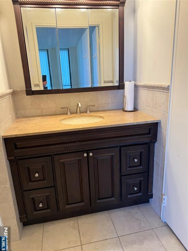 Building Photo - 200 Winston Dr