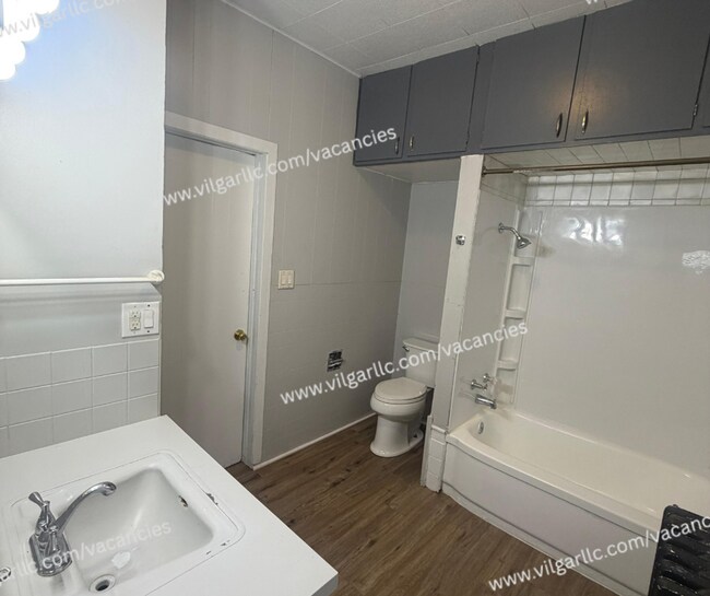 Building Photo - 1114 Pine St