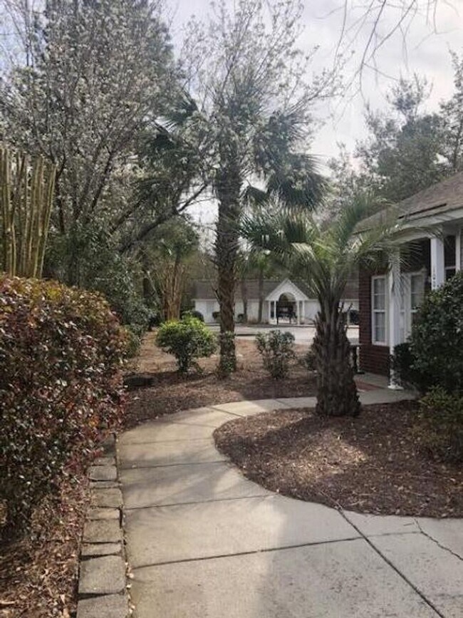 Building Photo - 2 Bedroom 2.5 Bath Townhome in Summer Wood!