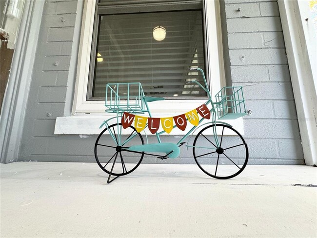 Building Photo - 2326 S Peninsula Dr