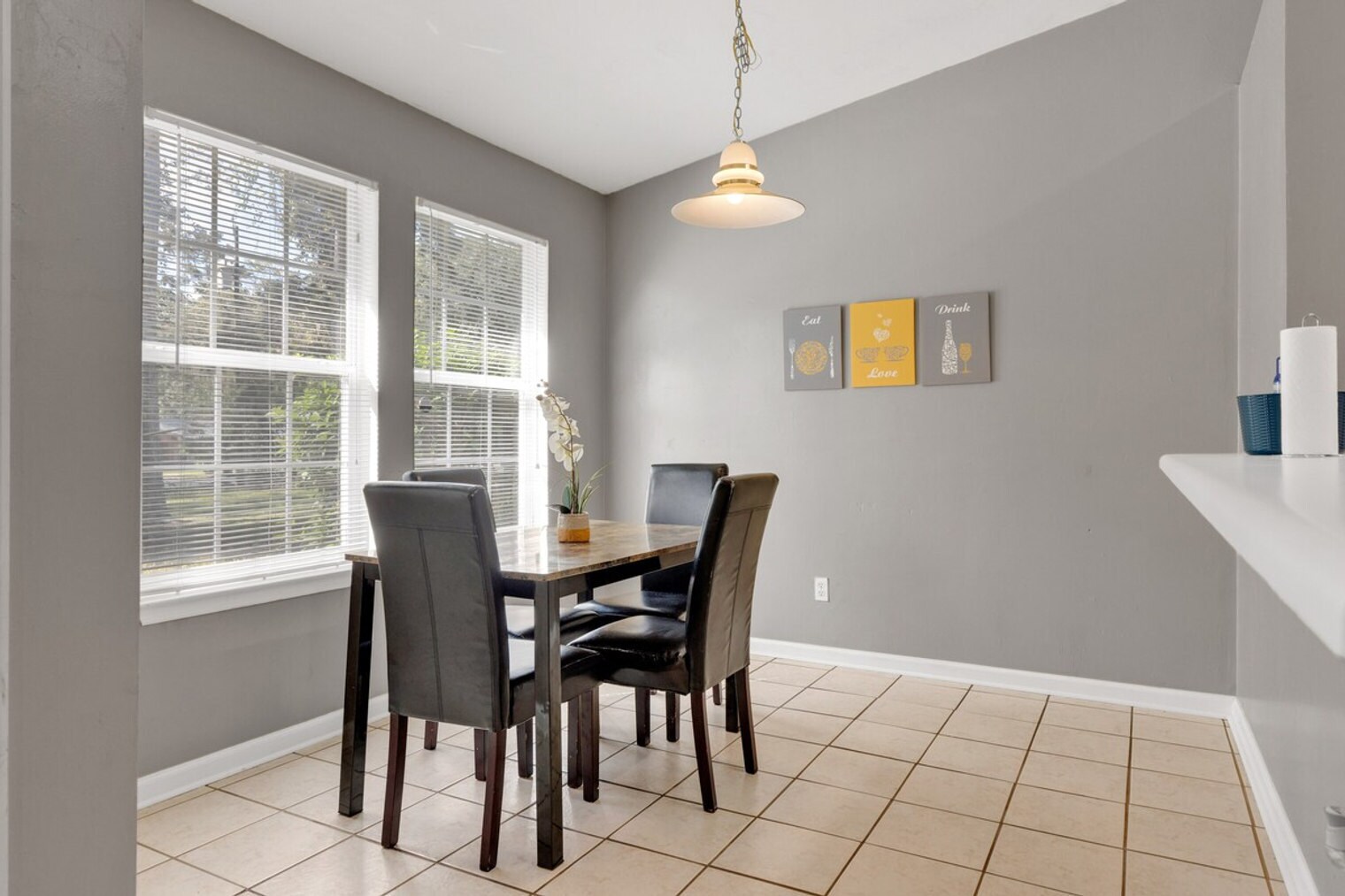 Building Photo - 221 Cactus St