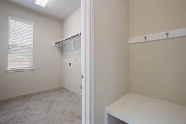 Building Photo - 17527 Field Row Trl