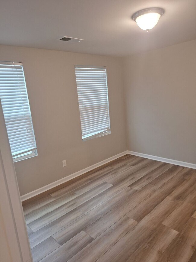 Building Photo - Wonderful Two Story Four Bedroom Home in Northeast Columbia!