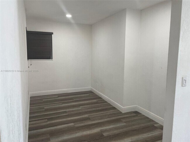 Building Photo - 3500 SW 36th St