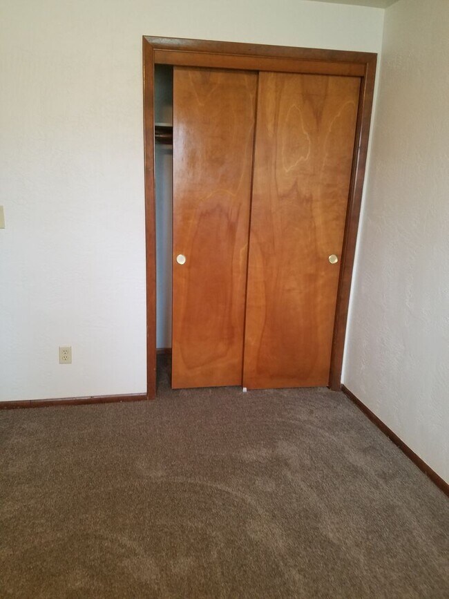 Building Photo - 2415-2425-2425 Wooddale Ave NE