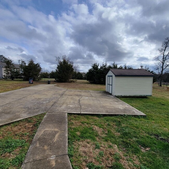 Building Photo - 3 Bedroom, 2 Bathroom-Updated-Rental-Cooke...