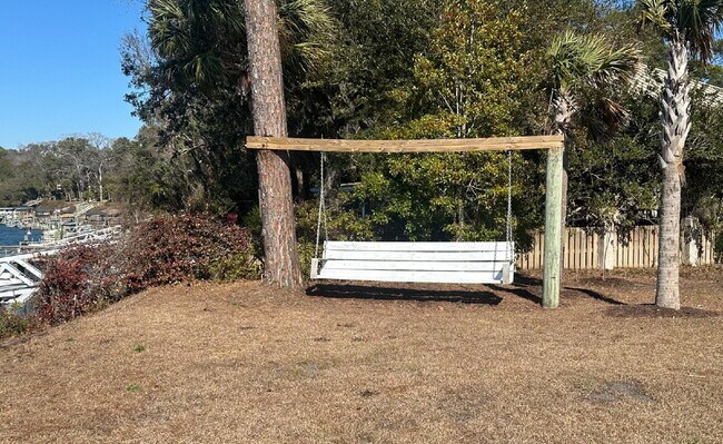 Building Photo - Four Bedroom Waterfront Home on the May River!