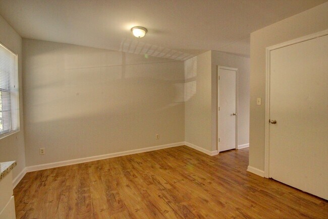 Building Photo - 1306 Marne Ave