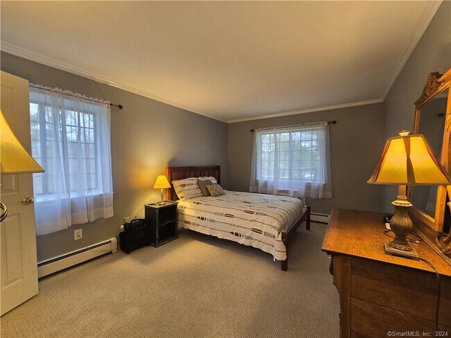 Building Photo - 22 Essex Ct