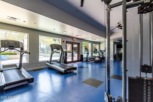 Building Photo - 945 E Playa Del Norte Dr