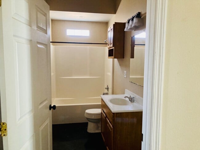 Building Photo - 230 CR 122