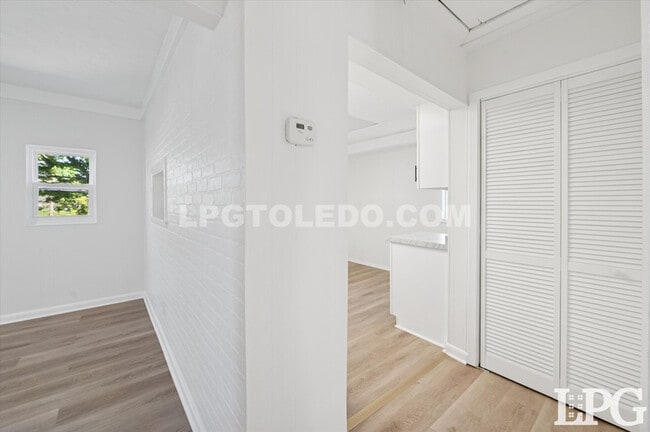 Building Photo - 4013 Caroline Ave