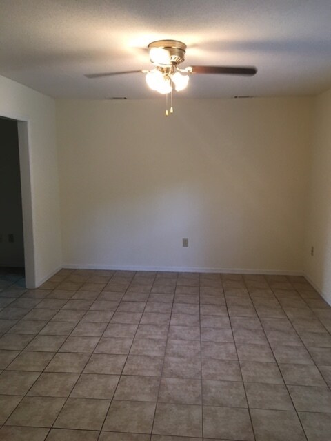 Building Photo - 895 Greenwood Dr