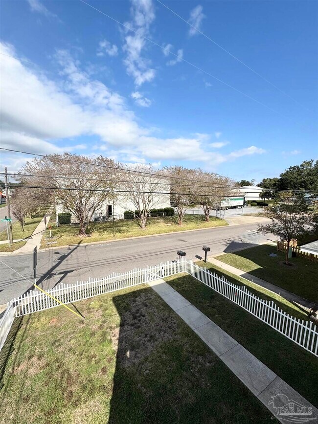 Building Photo - 1191 W Romana St