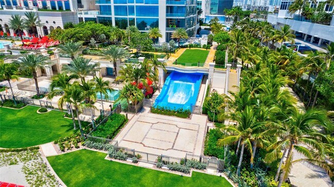 Building Photo - 17901 Collins Ave