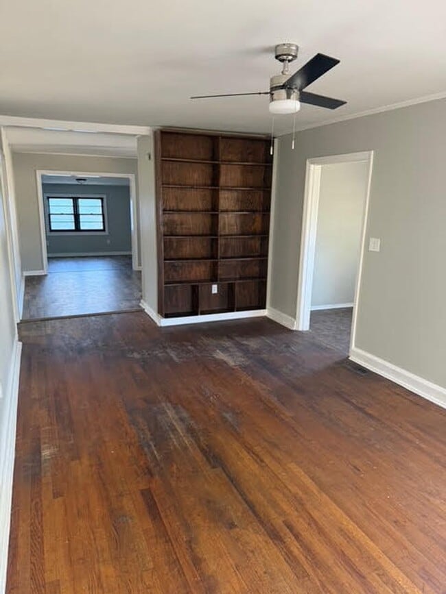 Building Photo - Charming 4BR/2BA House w/ Fenced back yard!