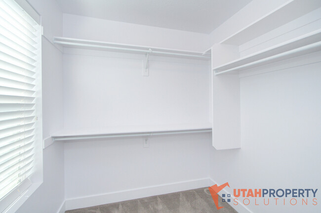 Building Photo - 1790 W Dalmeny Way