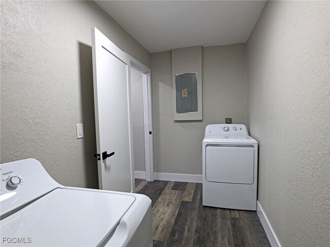 Building Photo - 14181 Old Olga Rd