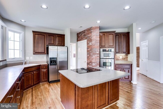 Building Photo - 7165 Millbury Ct