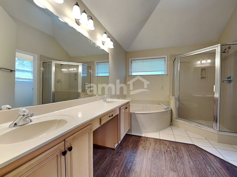 Building Photo - 1146 Red Fern Cir E
