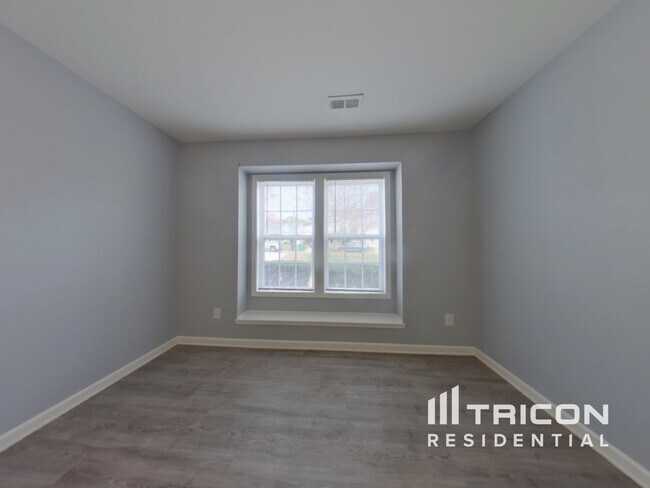 Building Photo - 10429 Hugue Way