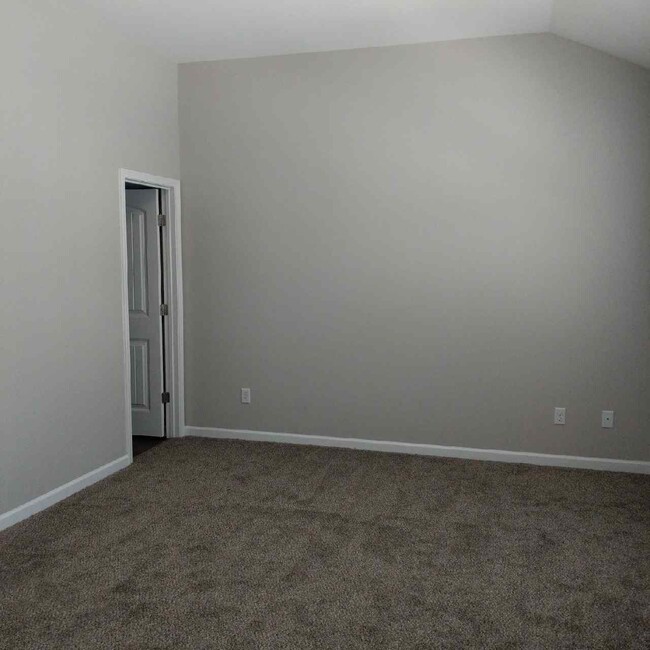 Building Photo - 652 Pippin Dr