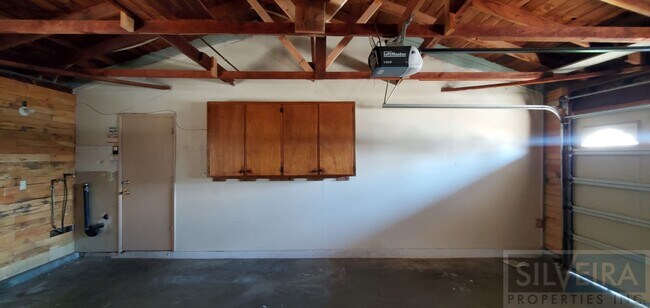 Building Photo - A Comfortable Home awaits the right Tenant!