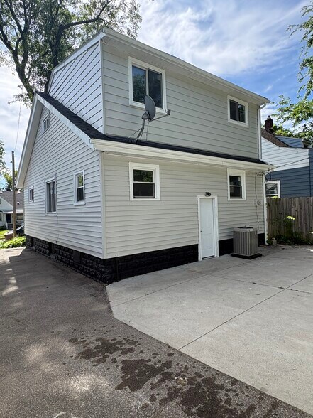 Building Photo - 308 S Marshall St