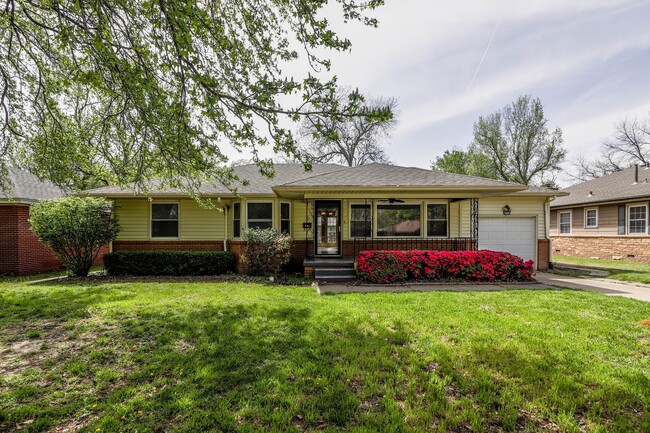 Primary Photo - Brookside Ranch Style Home With 3 Bedrooms!