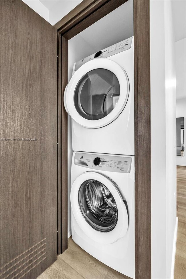 Building Photo - 398 NE 5th St