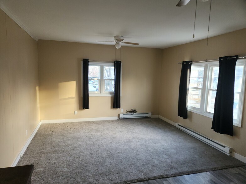 Building Photo - 600 W Station St