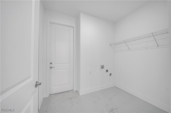 Building Photo - 708 Poinsettia Ave