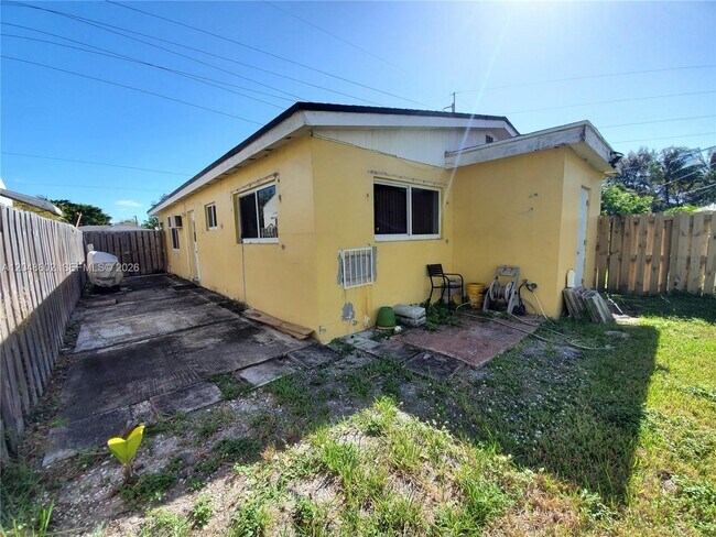 Building Photo - 808 N 24th Ave