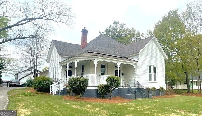 Primary Photo - 430 College St