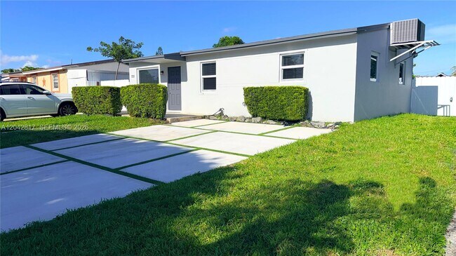 Building Photo - 721 N 68th Terrace