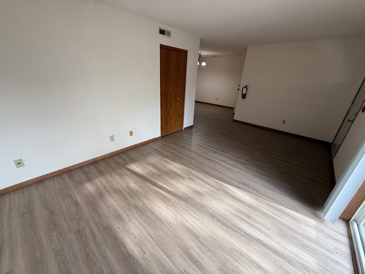 Building Photo - 1908 Fox Run