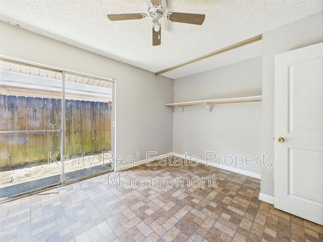 Building Photo - 513 Fox Run Ave