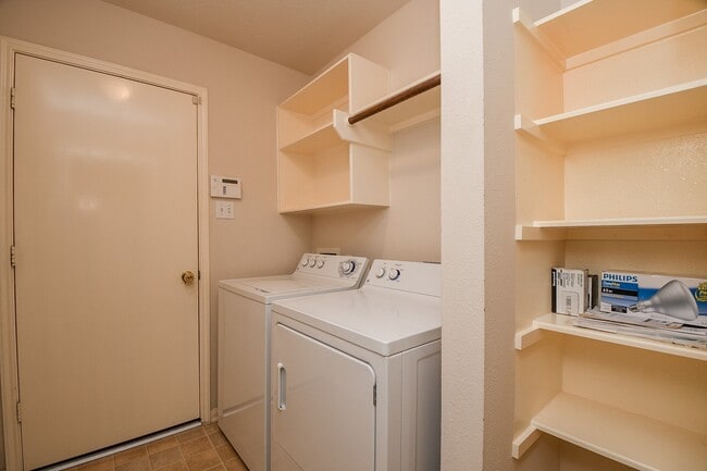 Building Photo - 7218 Fox Hall Ln
