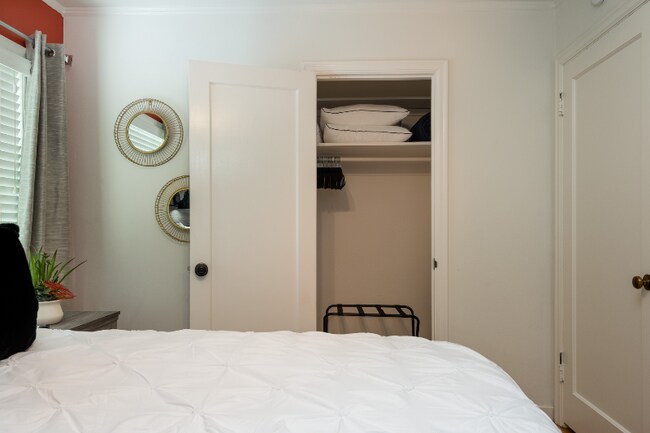 Building Photo - 259 Encina Ave