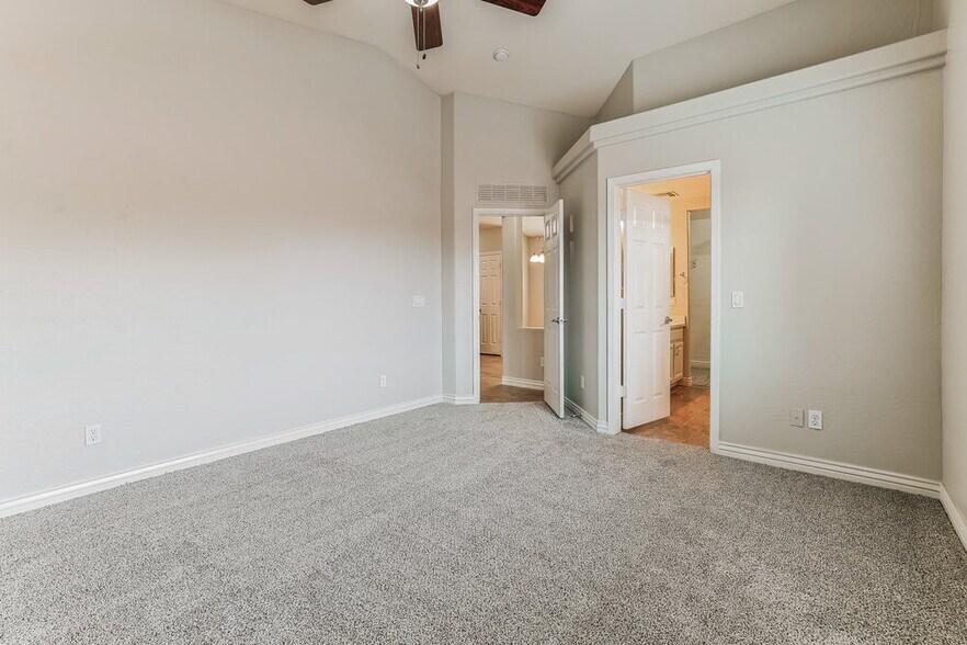 Building Photo - 34042 N Mercedes Dr