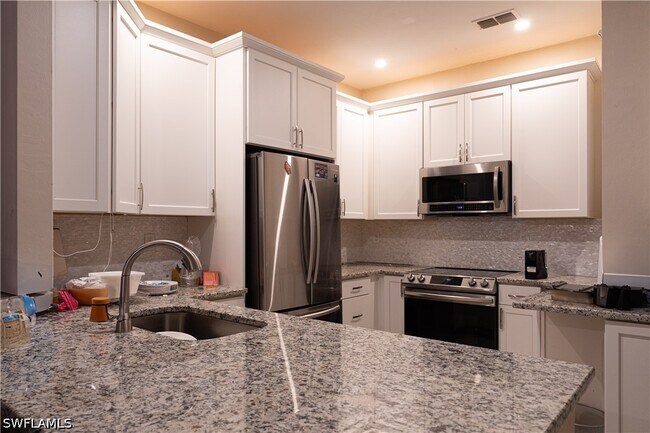 Building Photo - 15449 Bellamar Cir