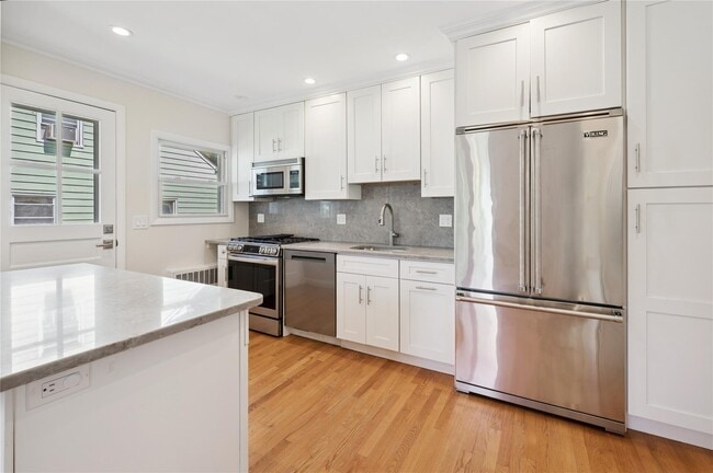 Building Photo - 119 Soundview Ave