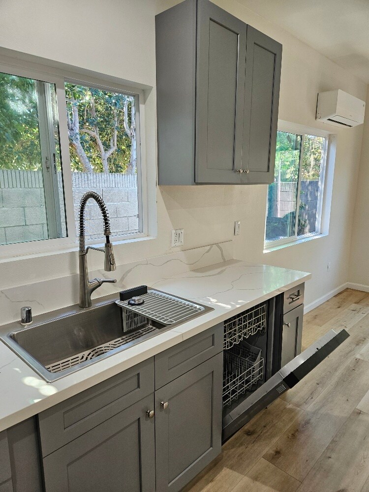 Building Photo - 1506 W Anahurst Pl