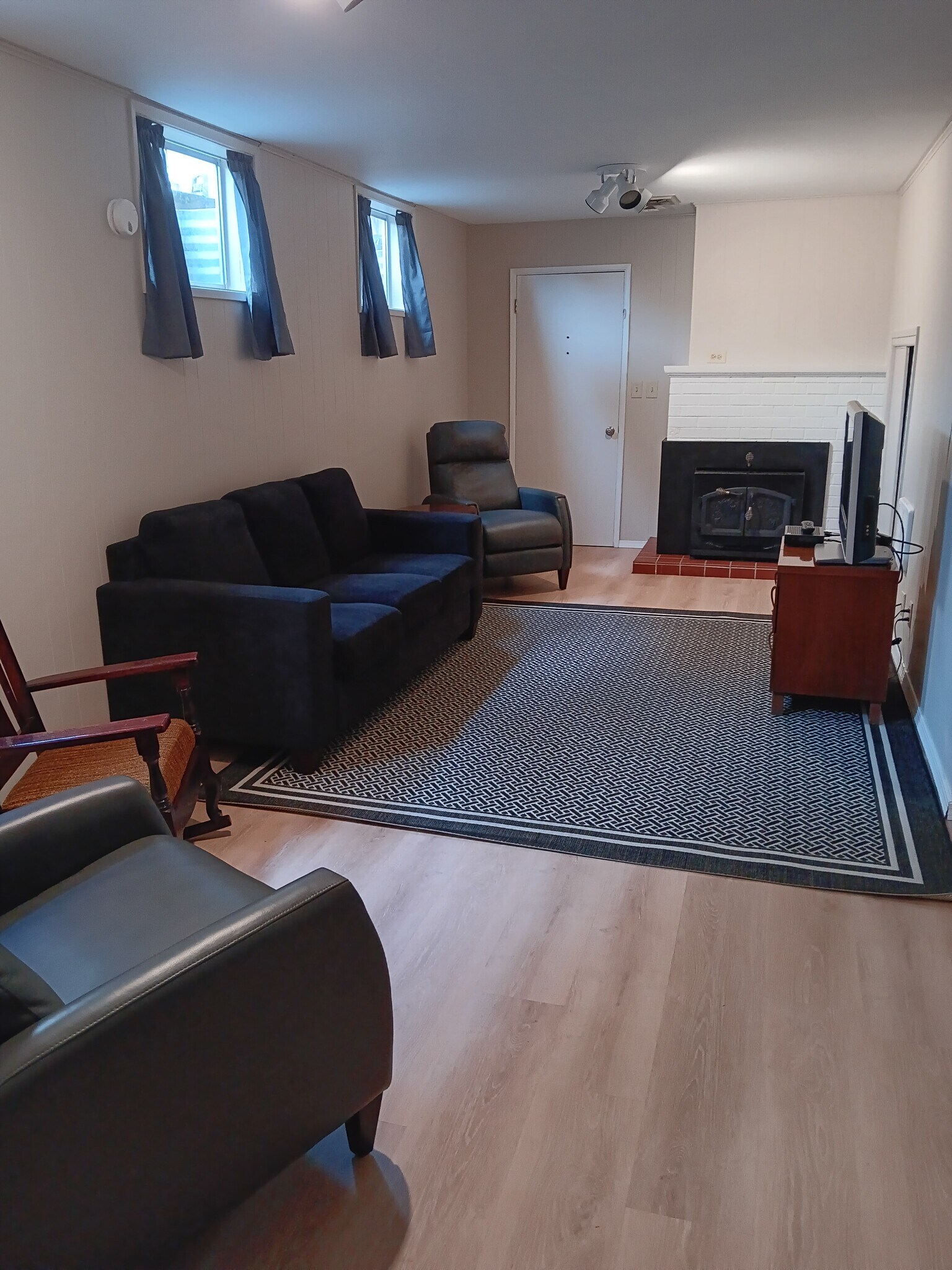 Building Photo - 604 Bel Aire Ave