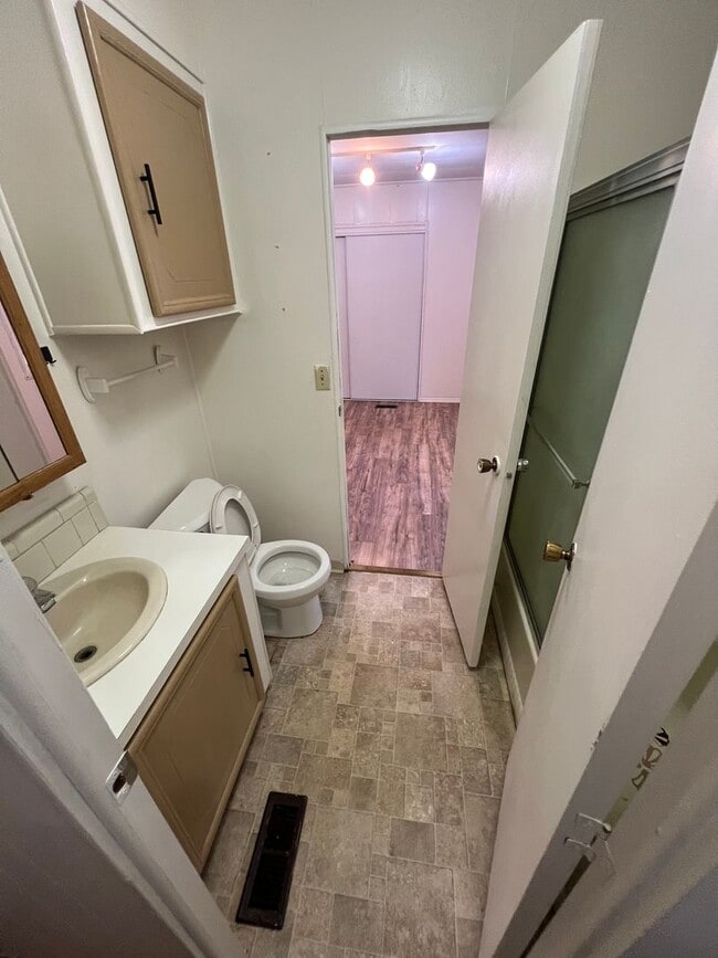 Building Photo - Magalia Home for rent, 1 car garage, 2 bed...