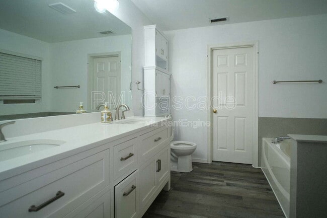 Building Photo - 2510 Mitchell Ave