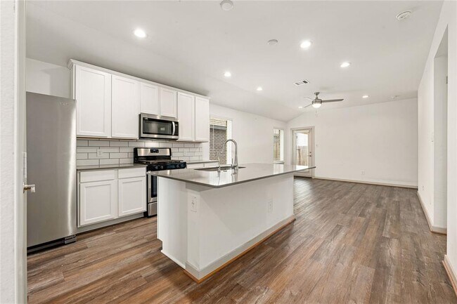 Building Photo - 19031 Drayton Vlg Trce