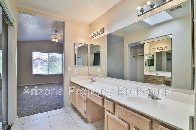 Building Photo - 3622 W Wagoner Rd